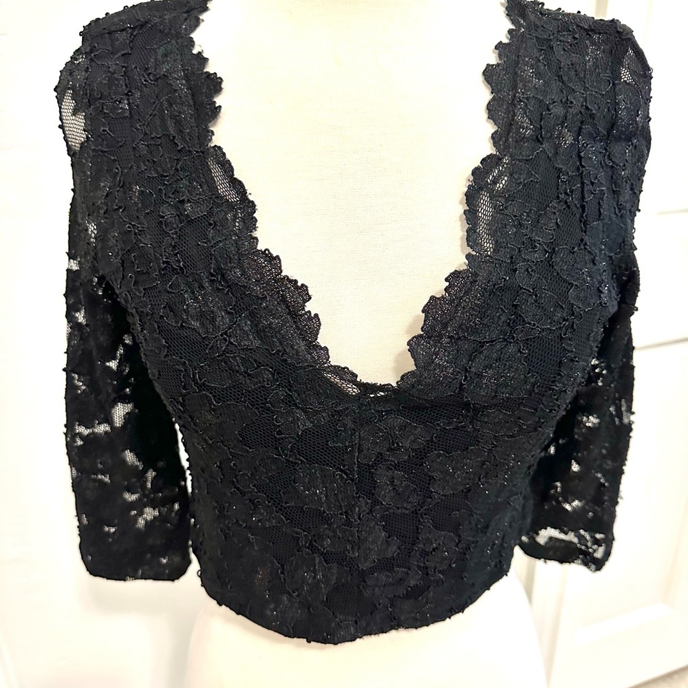 AQUA stretch Lace Plunging Neck Scallop Trim Crop Top with long sleeves black